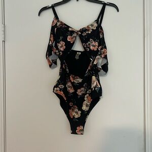 Cupshe LIKE NEW one-piece Cut Out